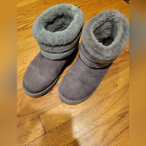 UGG Fluff Mini Quilted Charcoal Boots - Women's size 9 - Picture 2 of 4